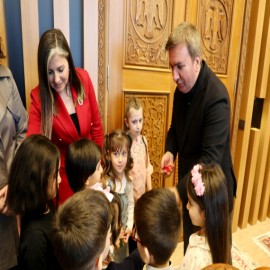 Miniklerin bayram hediyesi validen