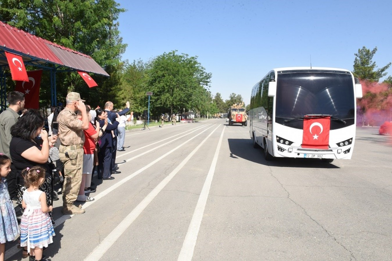 Komandoları Suriye’ye Vali ve aileleri uğurladı