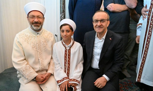 Hem örgün eğitime devam edip hem de hafız oldular