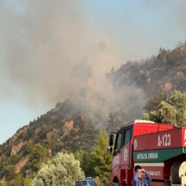Kaş'ta orman yangını: “Havadan müdahale yeniden başladı”