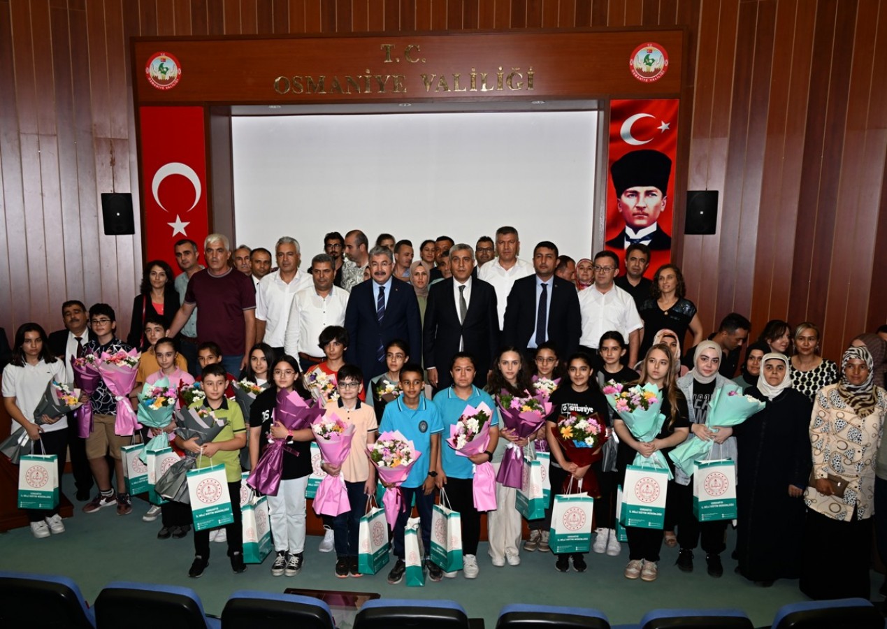 Bursluluk sınavında 100 soruyu da doğru cevapladılar