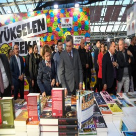 "Kitap fuarı Antalya'da kökleşmiş"