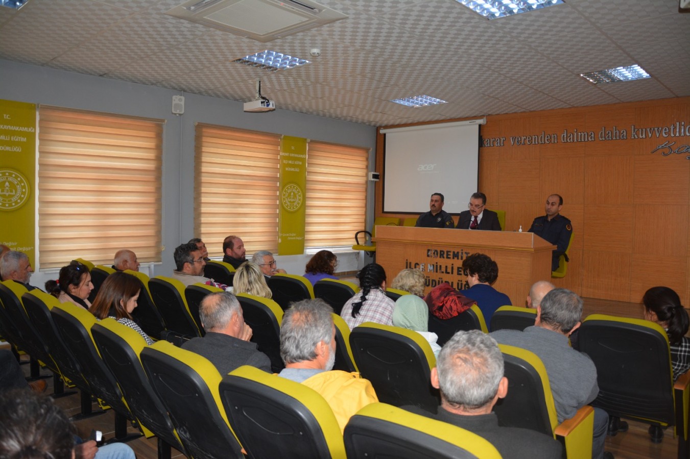 Muhtarların taleplerini dinledi