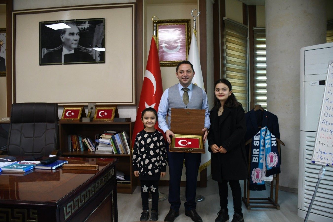 Şehit torunlarından anlamlı hediye