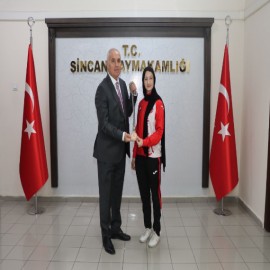 Olimpiyat üçüncüsü Zeynep, Sincan'ı gururlandırdı
