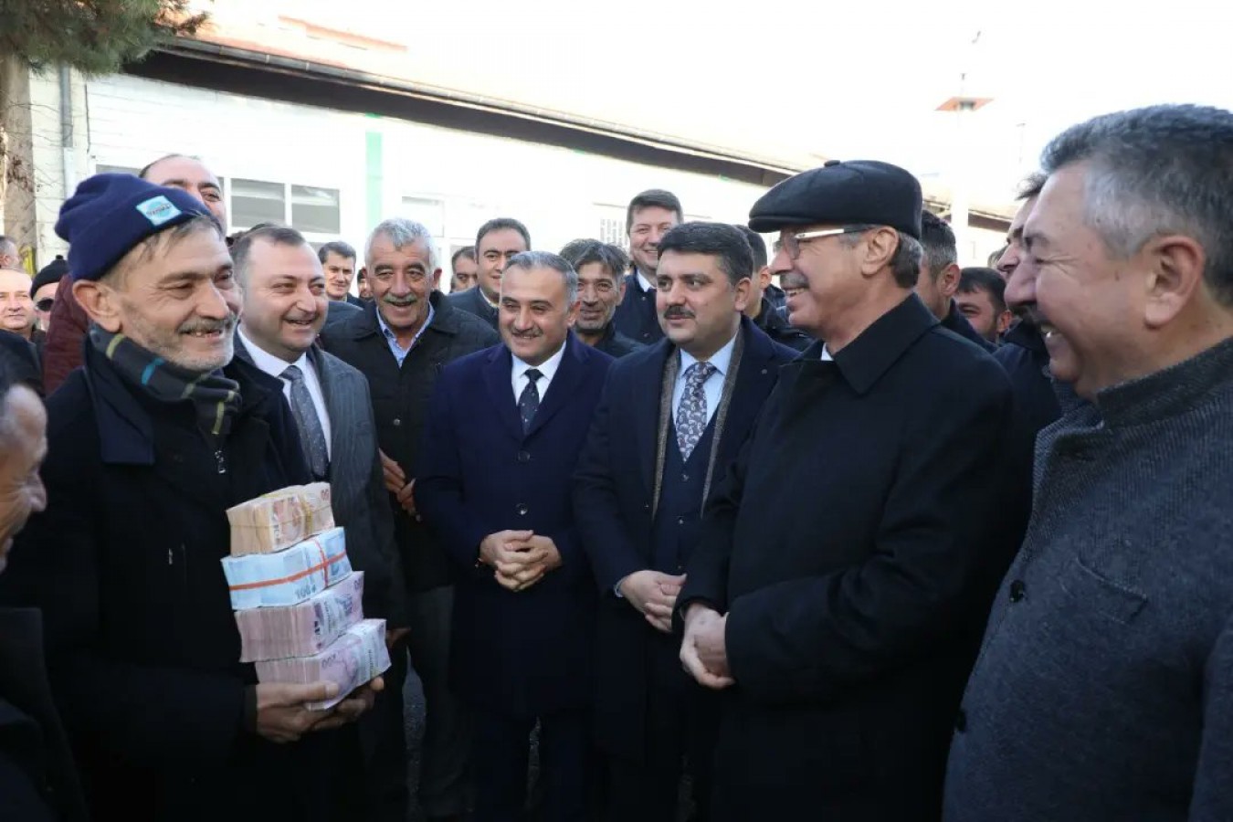 Çiftçilerin yüzü güldü;