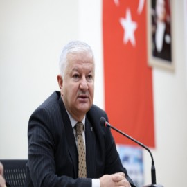 "Öğrencilerimize mutlaka kitap okuma alışkanlığı kazandırmalıyız"