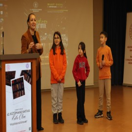 "Kütüphaneler, bilgiye açılan en kıymetli mekânlardır"