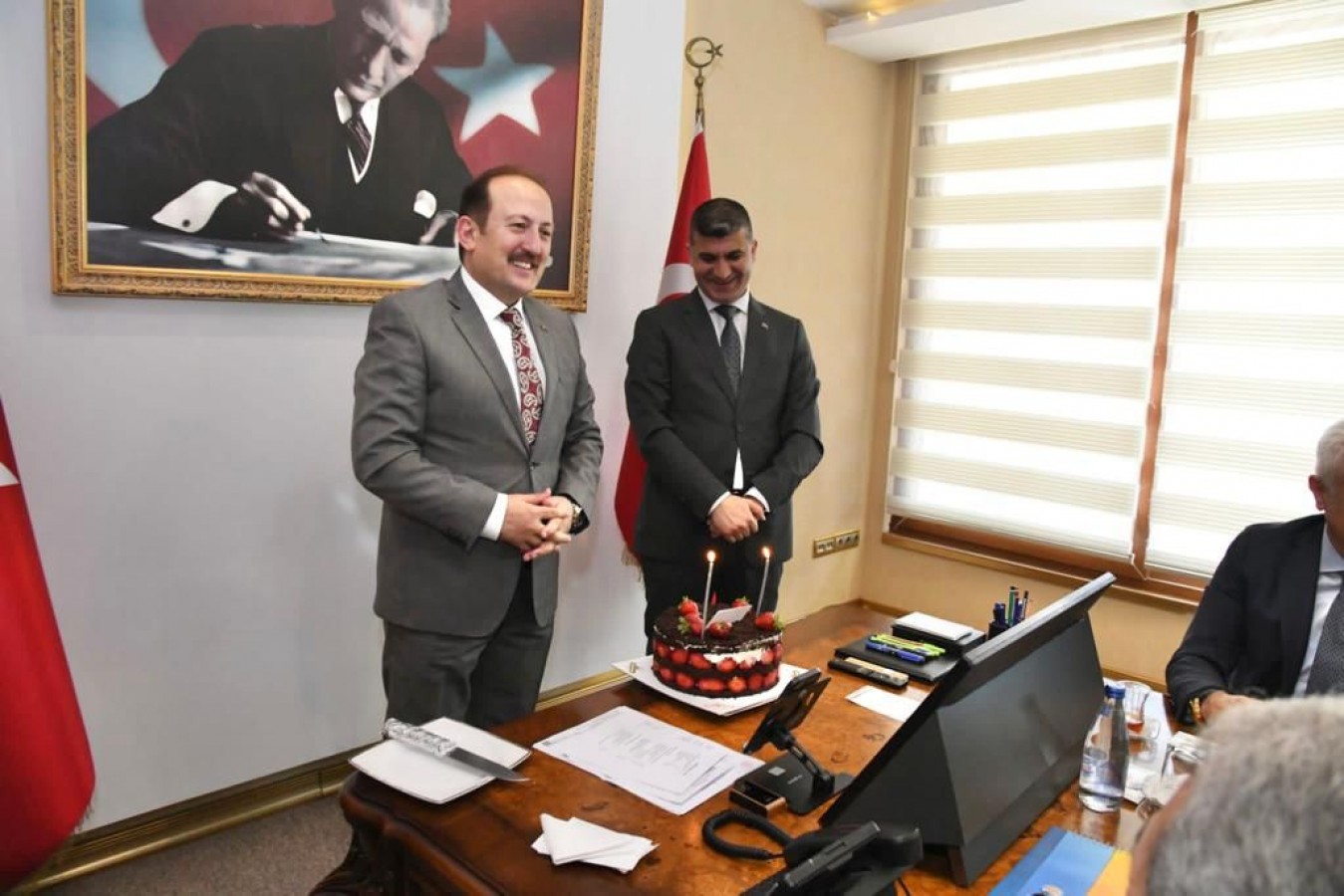Vali ve kaymakama 23. yıl sürprizi