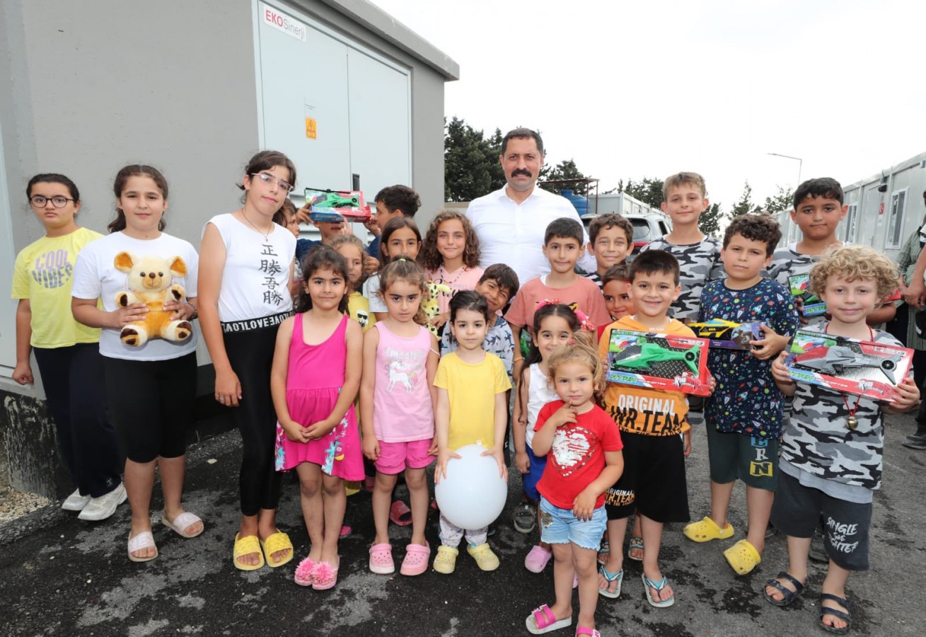 Hatay Valisi Mustafa Masatlı, Şehit Aileleri Ve Vatandaşlarla Bayramlaştı.;