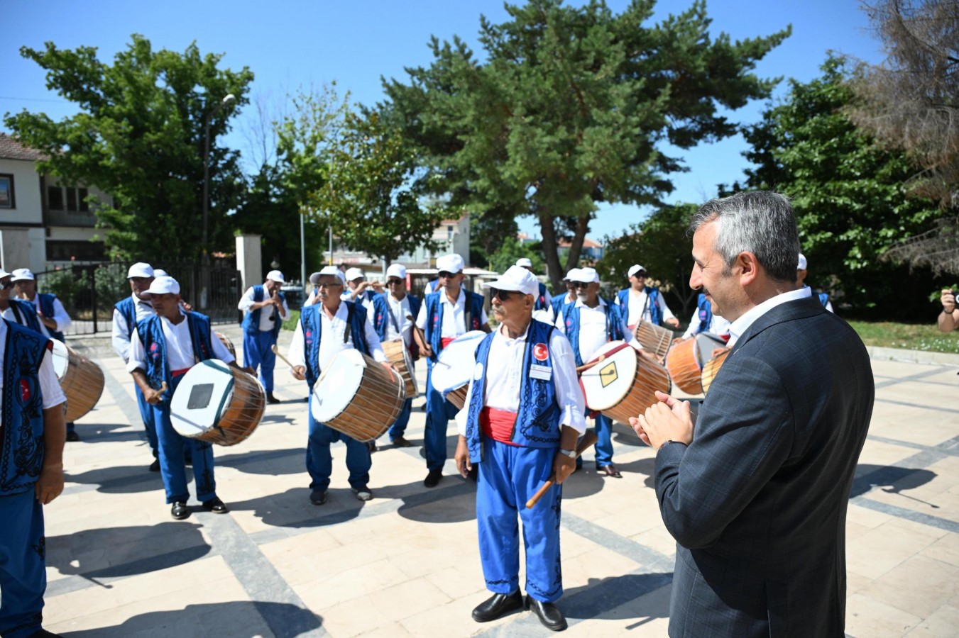 Vali Sezer'e, davul zurnalı Kırkpınar daveti;