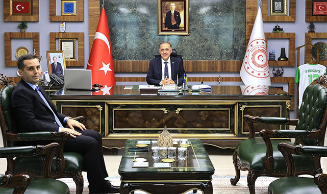 Vali Usta yeni vali yardımcılarını makamında karşıladı;