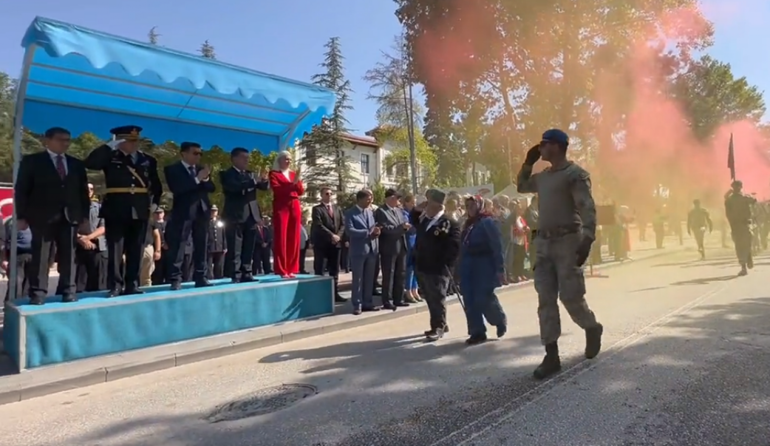 Diyaliz tedavisinden çıkıp coşkuya ortak oldu