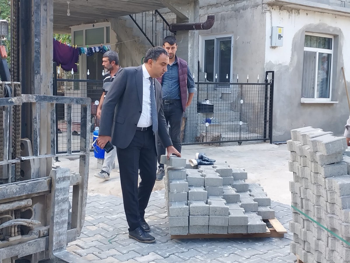 Eğirdir’de köy içi yollar parke taşıyla döşeniyor;