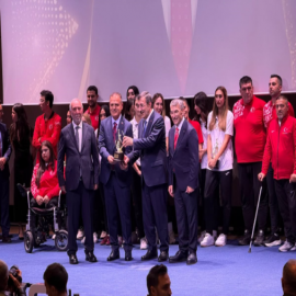 Vali Akbıyık, “Spora Destek Veren Devlet Adamı” seçildi