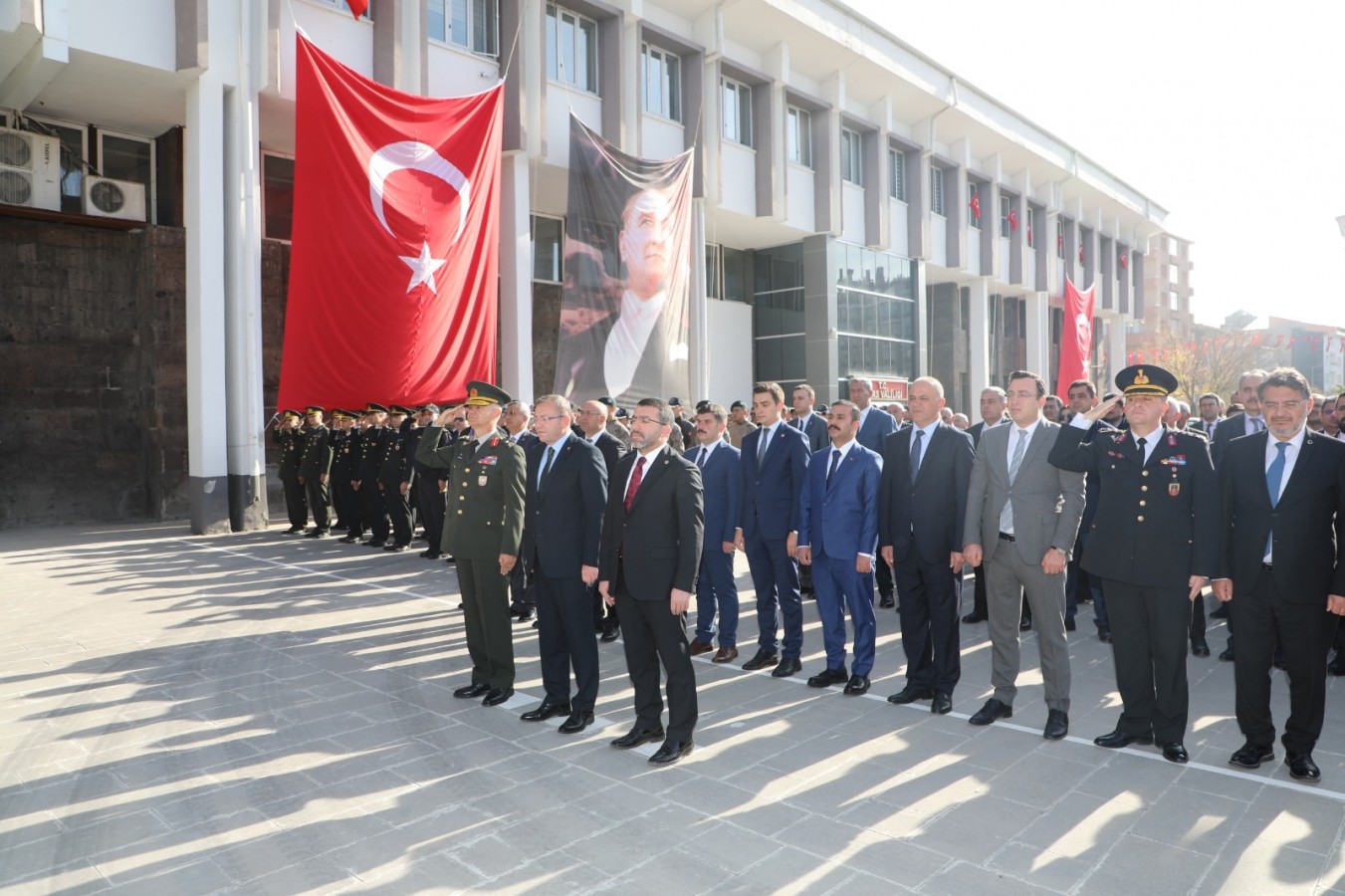 Gazi Kars’ın kurtuluş günü kutlu olsun!;