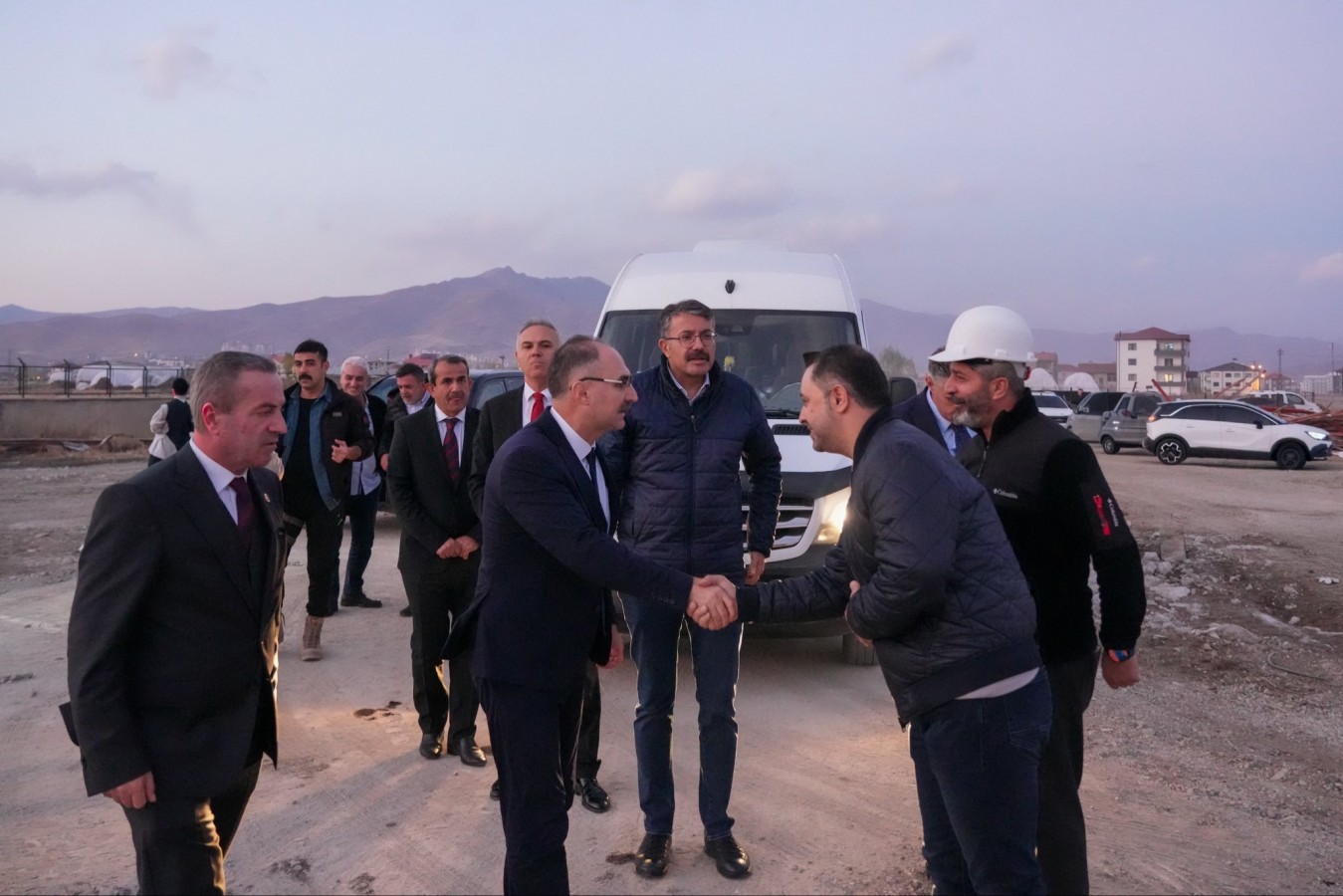 Yüksekova’ya 6 bin kişilik modern stadyum geliyor;