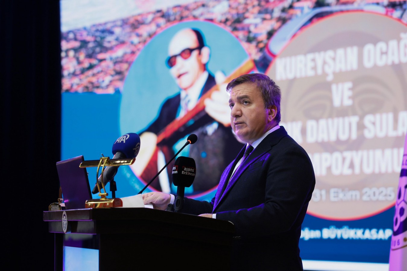 "Biriz, beraberiz, aynı bayrağın altında kardeşiz";