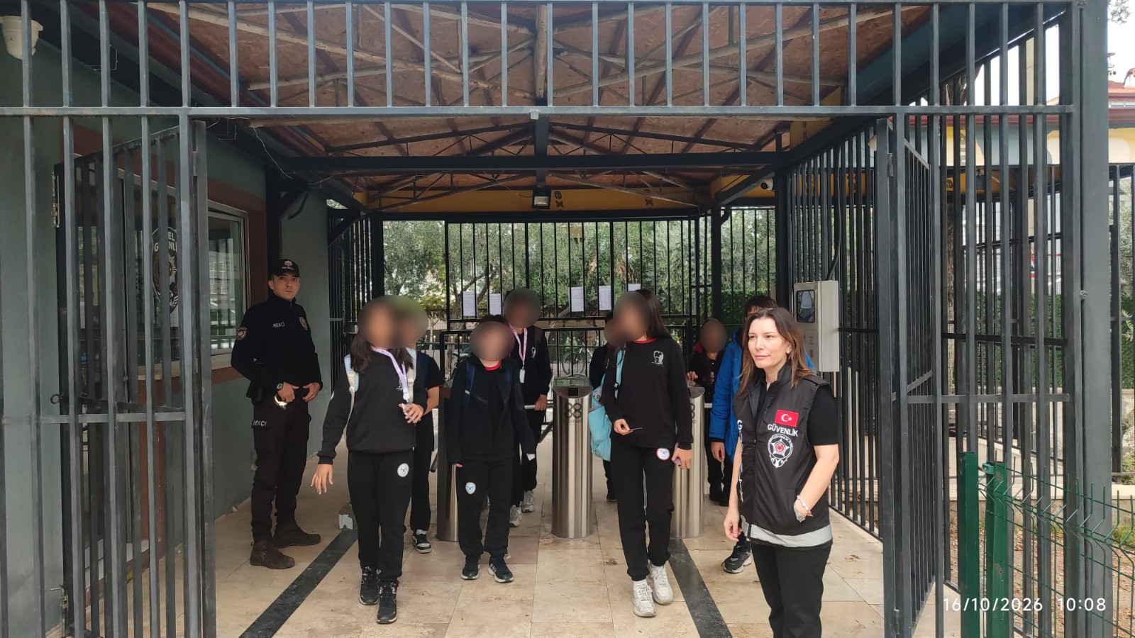 Denizli'de okullarda X-ray, dedektör ve turnikeli sıkı denetim