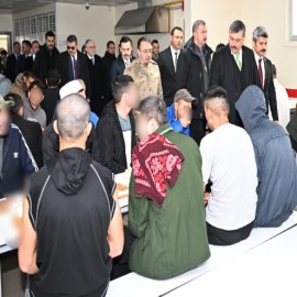 Vali Çiftçi, geri gönderme merkezini inceledi