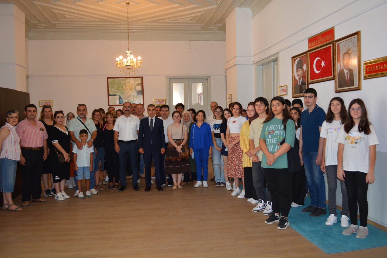 Dereceye giren öğrencileri ağırladı;