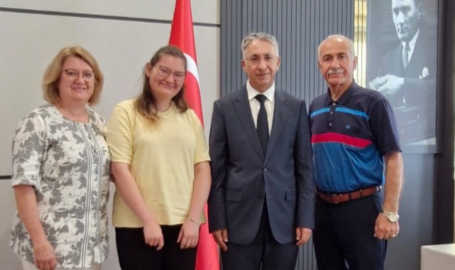 Kaymakam Aydın ilhama dönüşen başarı hikayesini paylaştı: Otizmli Sude psikolog oldu