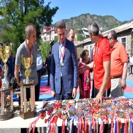 "Gençlerimizin sporla, doğayla ve bilimle iç içe yetişmesini önemsiyoruz"