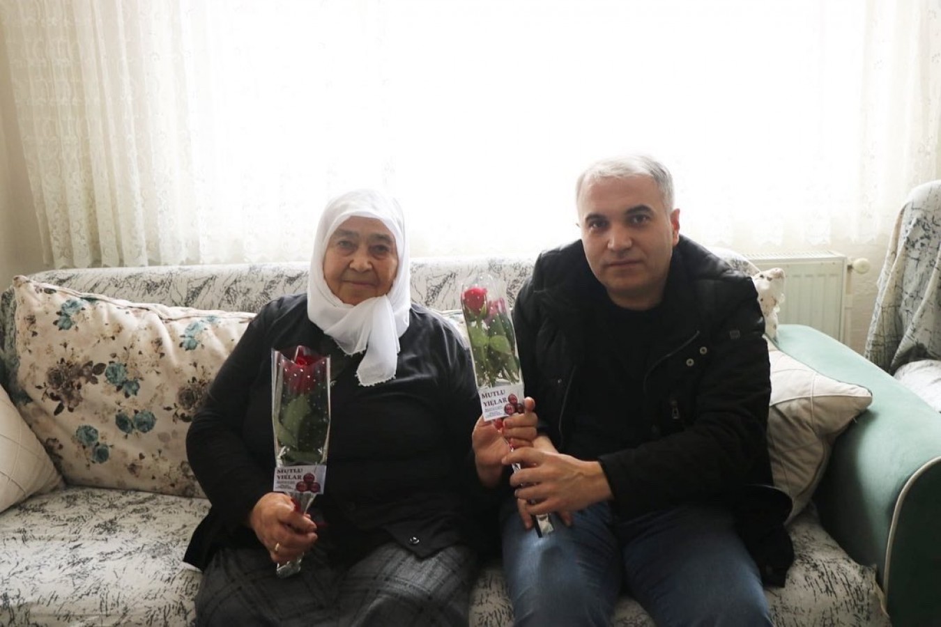 Şehit annesini yılın son günü yalnız bırakmadı;