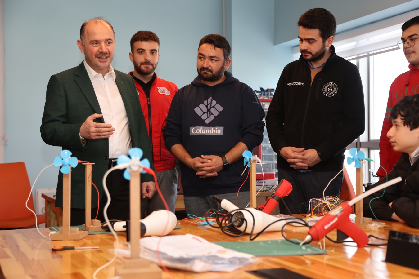 "Başımıza icat çıkaran mucitlerimizle gurur duyuyoruz";