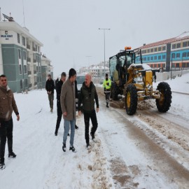 Vali Varol, karla mücadele için sahaya indi