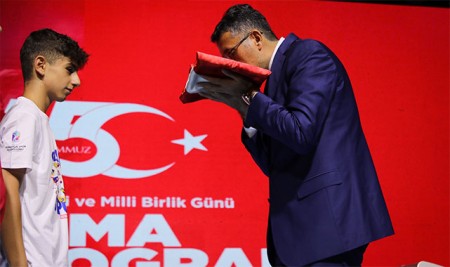 ''Vatanımızın kalbine saplanmak istenen hançeri, Ömer Halisdemir gibi yiğitler canıyla, kanıyla söküp aldı''